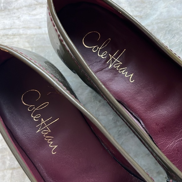 Cole Hann women’s loafers olive green - Picture 2 of 5